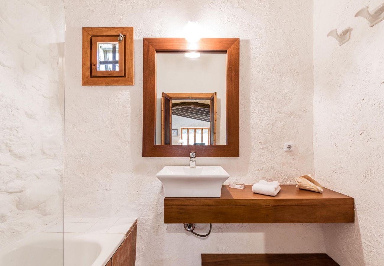 Villa in Buger - AMENGUAL. Character and taste close to Buger