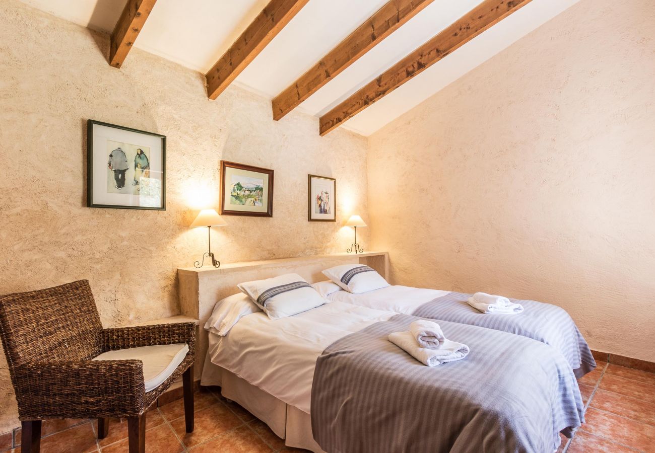 Villa in Buger - AMENGUAL. Character and taste close to Buger