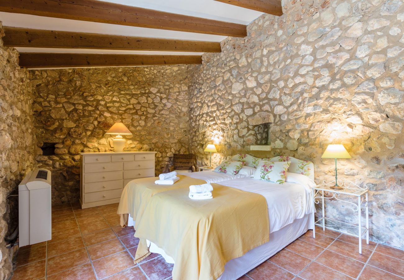 Villa in Buger - AMENGUAL. Character and taste close to Buger