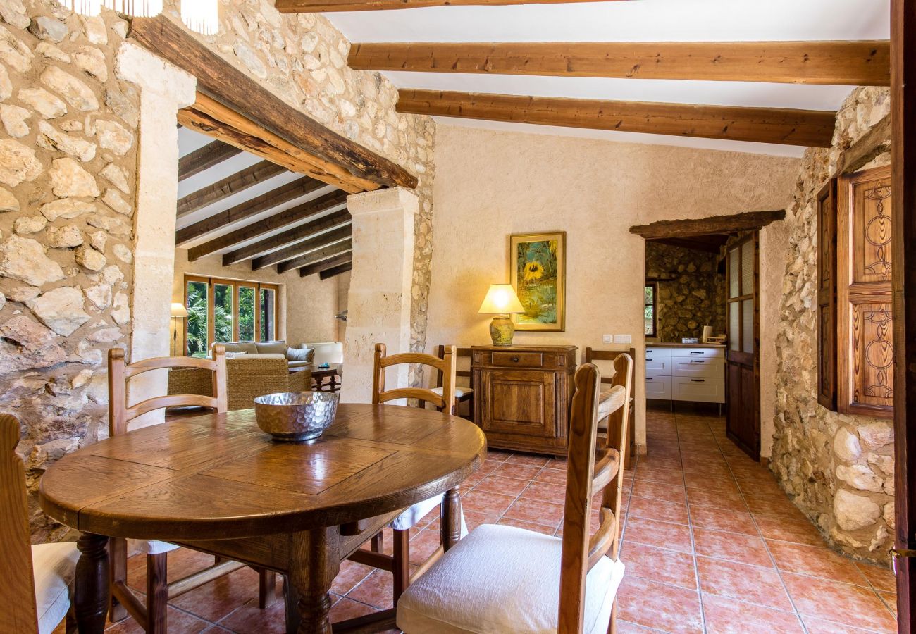 Villa in Buger - AMENGUAL. Character and taste close to Buger