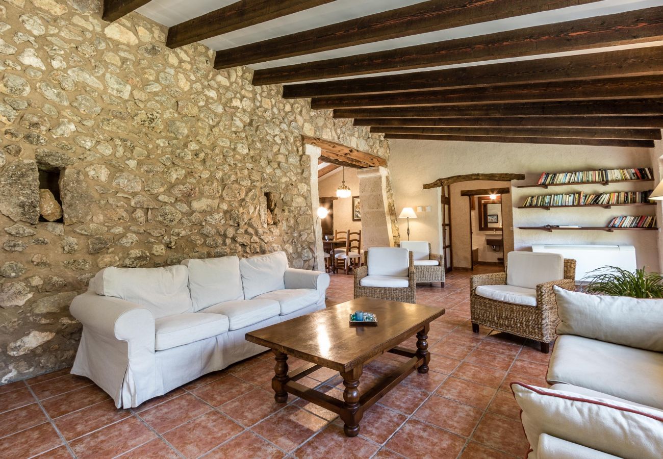 Villa in Buger - AMENGUAL. Character and taste close to Buger