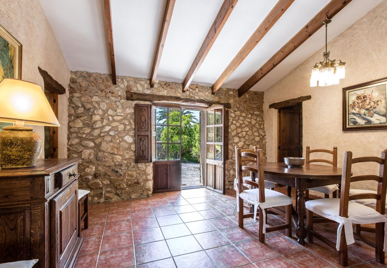 Villa in Buger - AMENGUAL. Character and taste close to Buger