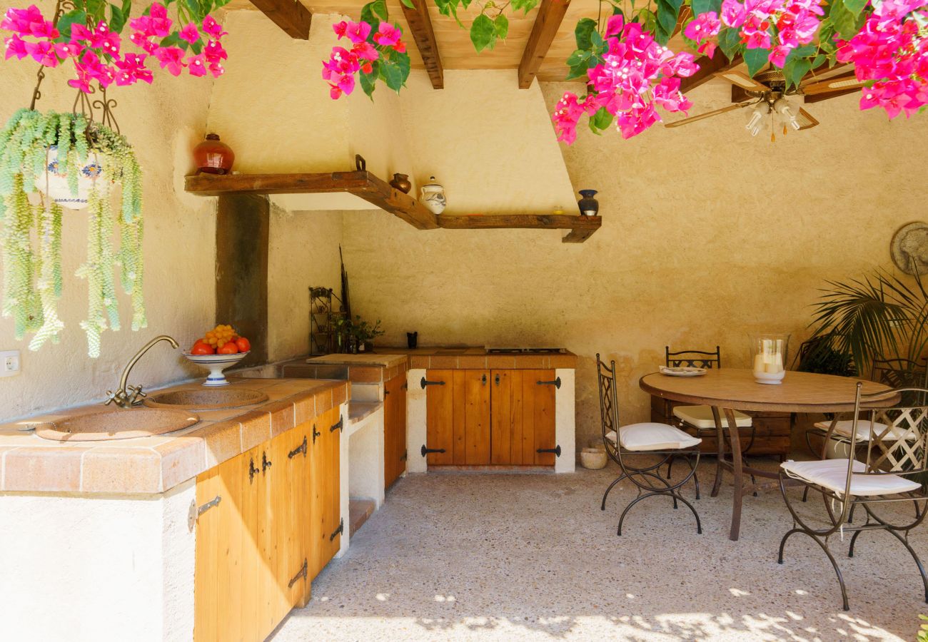 Villa in Buger - AMENGUAL. Character and taste close to Buger