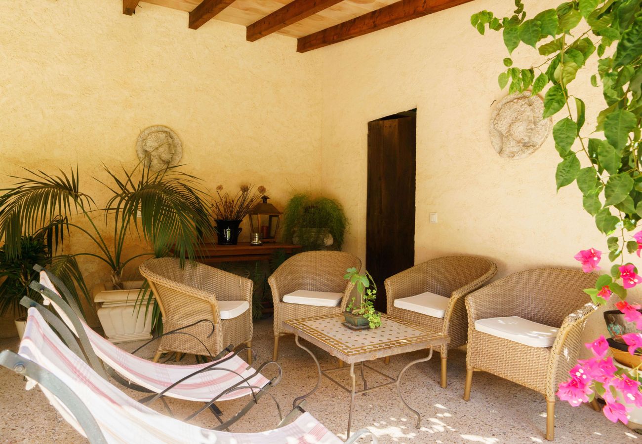 Villa in Buger - AMENGUAL. Character and taste close to Buger