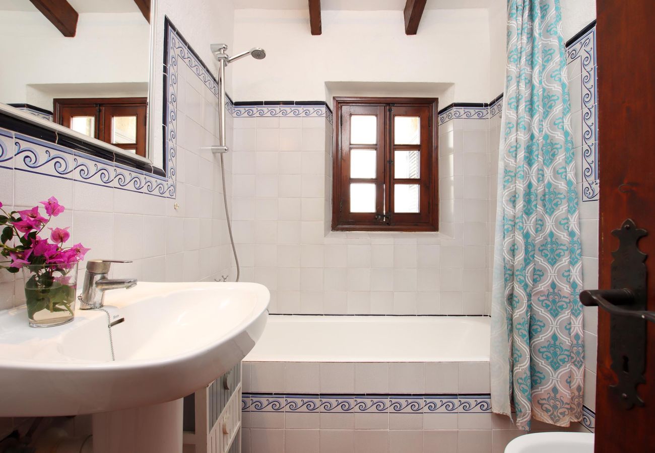 Villa in Pollensa - COLLET VELL. Lovely stone-clad villa with large garden