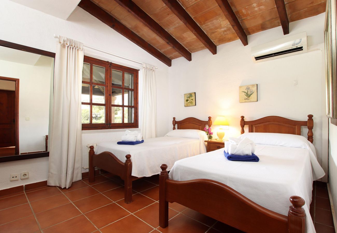 Villa in Pollensa - COLLET VELL. Lovely stone-clad villa with large garden