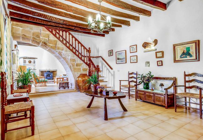 Villa in Cala San Vicente - OLIVA (VICH). In 1775, an oil mill. Today, its flair remains intact