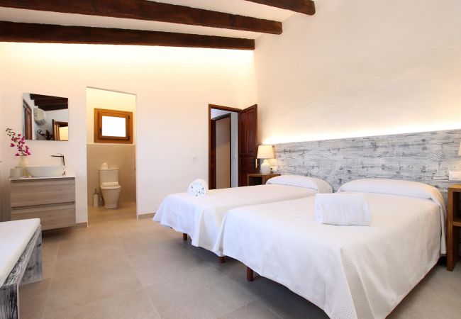 Villa in Pollensa - SOU.   6-Bedroom Mallorca Oasis. Superb in every way Villa in Pollensa - SOU.   6-Bedroom Mallorca Oasis. Superb in every way