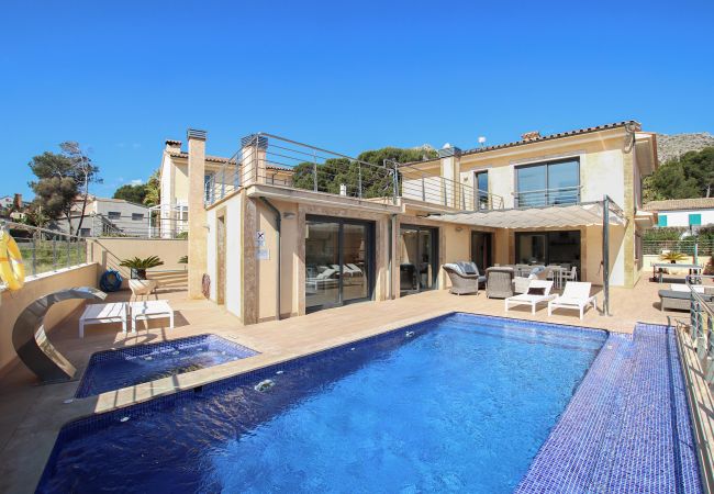 Villa/Dettached house in Cala Sant Vicenç - CAVALL , beautiful villa in the heart of Cala Sant Vicenç