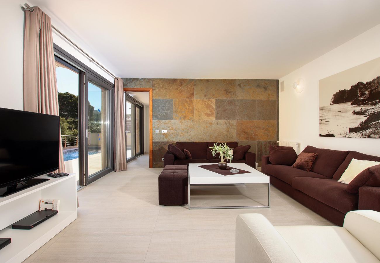 Villa in Cala Sant Vicenç - CAVALL , beautiful villa in the heart of Cala Sant Vicenç